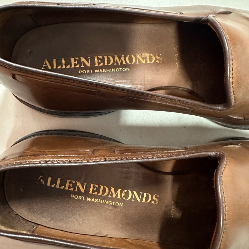 Allen Edmonds Grayson Tassel Loafer
Size 6 1/2 - Picture 3 of 6